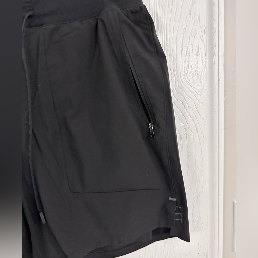 Lululemon Licence to Train Lined Short 7" - Picture 8 of 13